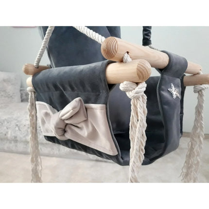 Luxe houten handgemaakte donker grijze babyschommel/ kinderschommel met kroon vormig kussen