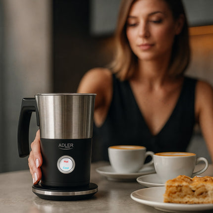 Adler AD 4497 Elektrische Melkopschuimer 300 ml – Warm & Koud – Melkverwarmer – Zwart/RVS
