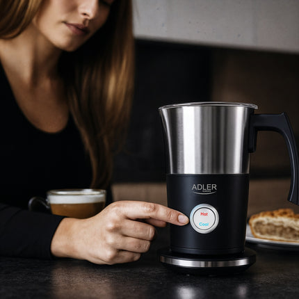 Adler AD 4497 Elektrische Melkopschuimer 300 ml – Warm & Koud – Melkverwarmer – Zwart/RVS