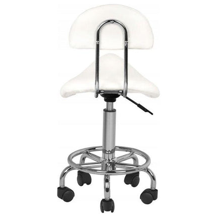 Ergonomische Cosmetische Zadelkruk – Met Rugleuning – Verstelbaar 49–62 cm – Wit Ecoleer – Zilverkleurig Onderstel – Kapperskruk / Werkstoel