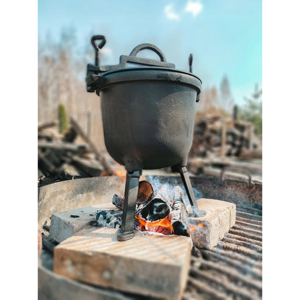 Meyerhoff grote outdoor Dutch oven gietijzeren pan/ heksenketel op hoge poot voor koken boven of op het kampvuur 15L